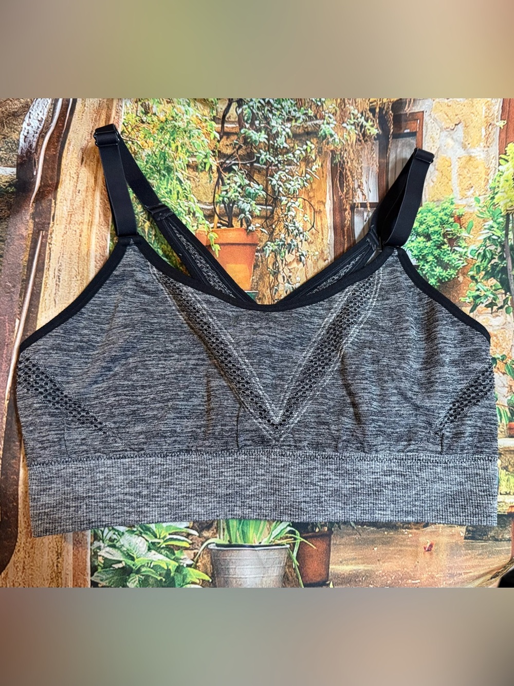 All in Motion Seamless Cross Back Sports Bra in Charcoal Heather Size L